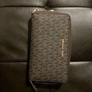 Michael kors medium brown wallet